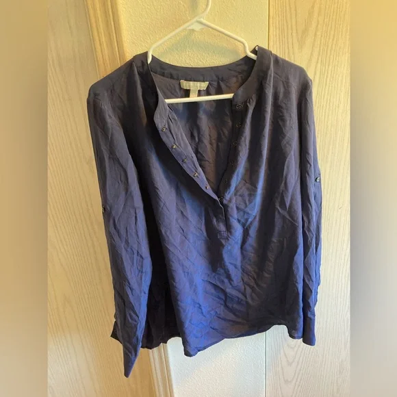 Dark navy 100% silk dressy top. Size Large - Picture 2 of 5